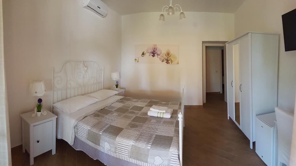 شيفيتافيكْيا Bed And Breakfast La Corte Degli Ulivi الغرفة الصورة